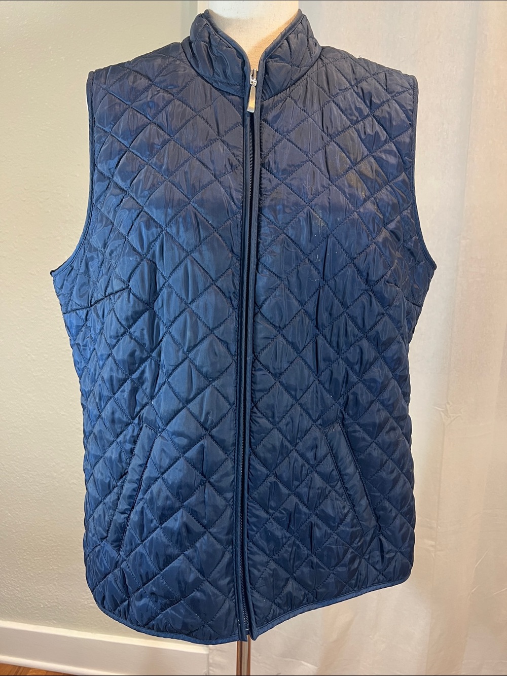 Karen Scott Quilted Navy Sleeveless Vest. Size L